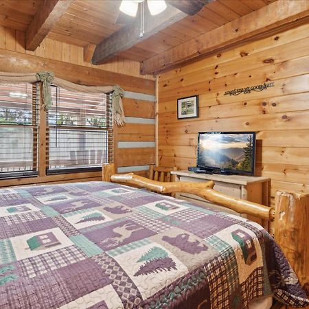 A Charming Cabin, Pool, Firepit, Hot Tub-Jacuzzi Gatlinburg Exteriör bild