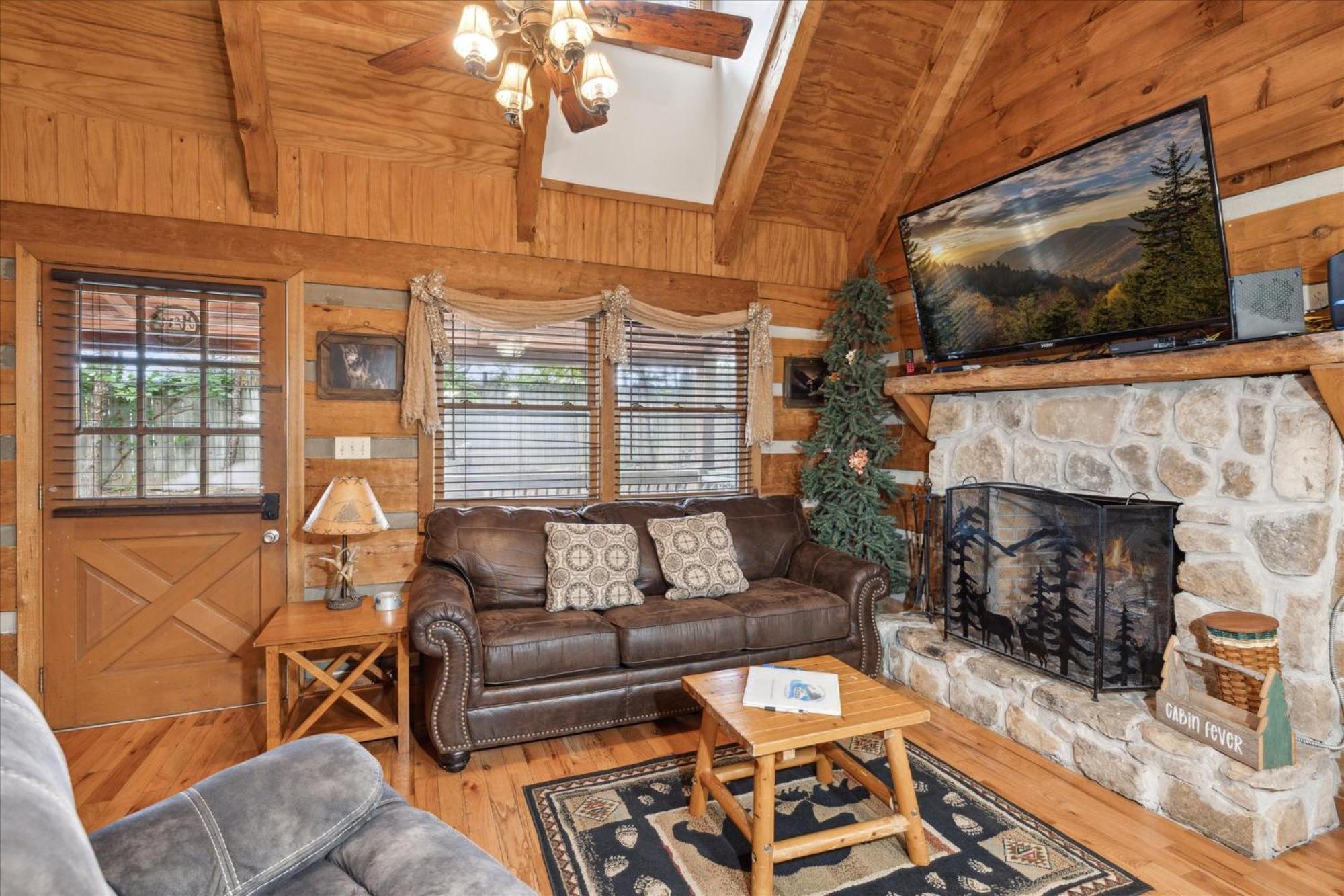 A Charming Cabin, Pool, Firepit, Hot Tub-Jacuzzi Gatlinburg Exteriör bild