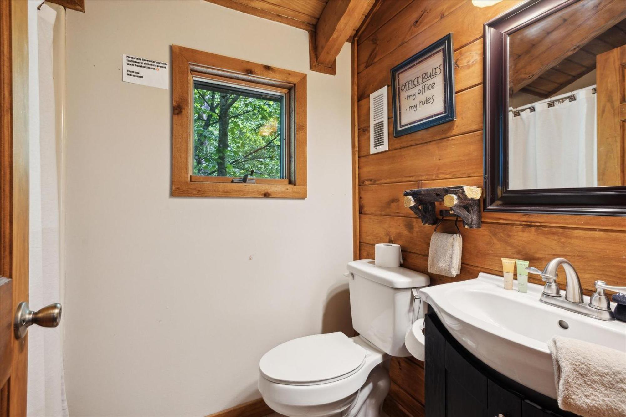A Charming Cabin, Pool, Firepit, Hot Tub-Jacuzzi Gatlinburg Exteriör bild